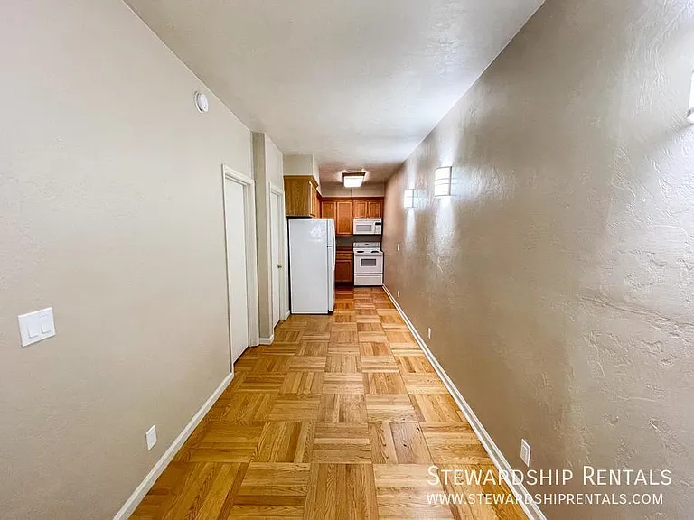 1825 Harris St #5 — Photo 3