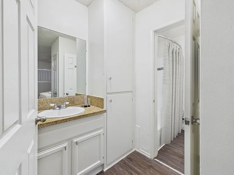 Roscoe Terrace — Photo 18