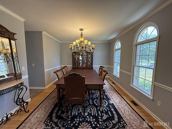 4th image of 28 Renk Farm Dr