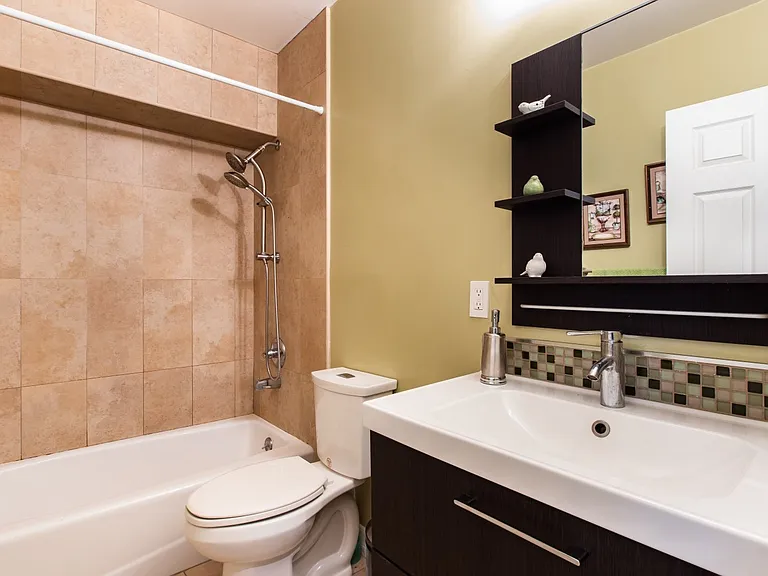 336 W Lexington Dr — Photo 16