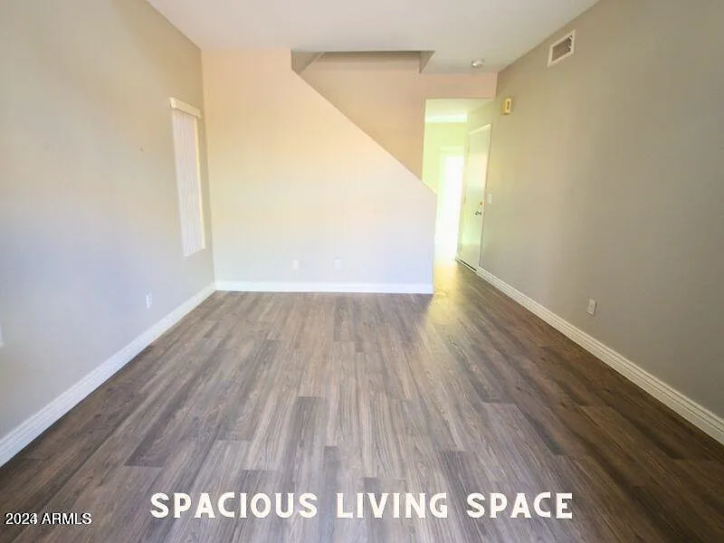 3 bed, 2.0 bath, 1462 sqft, $2,100 — Photo 3