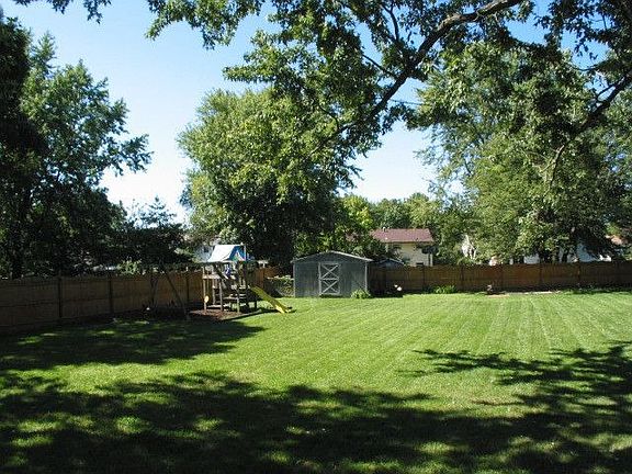 Sprawling 1/3 acre fenced yard 