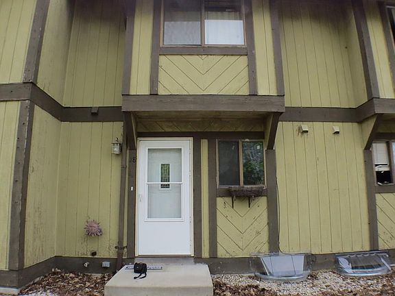 2nd image of 18 Greentree Cir