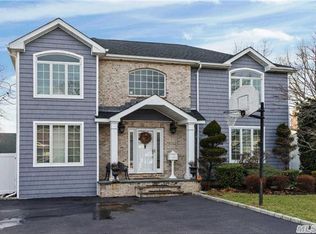 1760 Rose St, Merrick, NY 11566