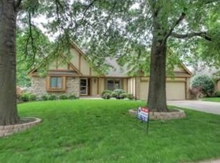 11715 Hemlock St, Overland Park, KS 66210
