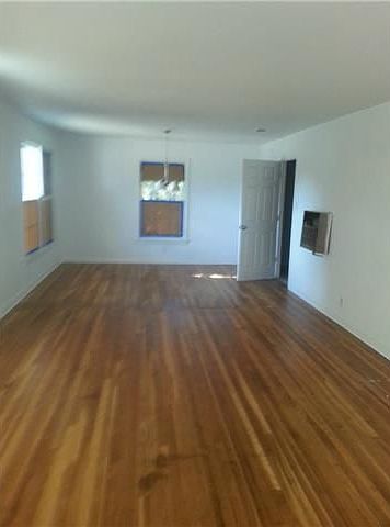 2nd image of 2221 Clearview Dr
