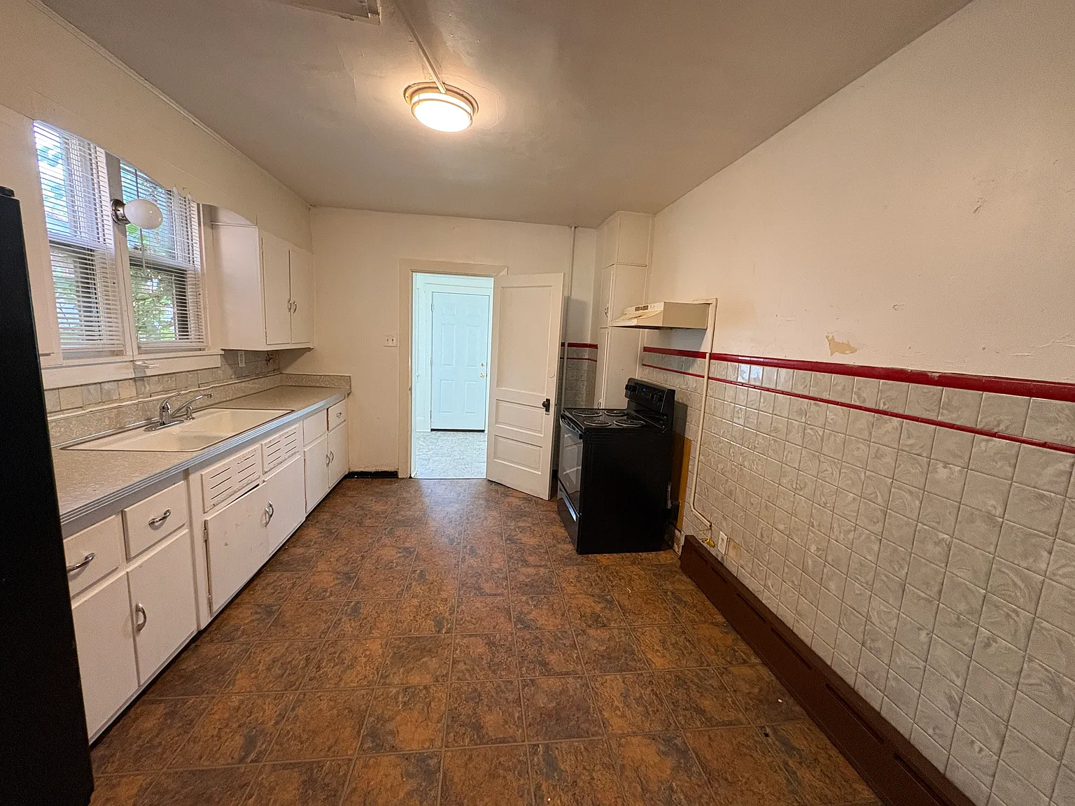 224 Charles St — Photo 4