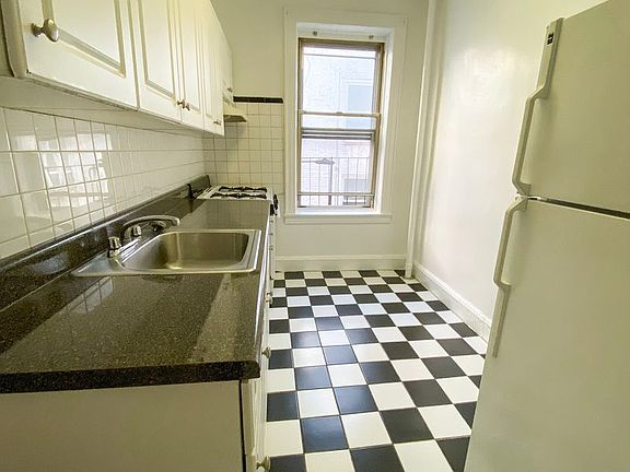 2nd image of 2075 38th St APT 3C