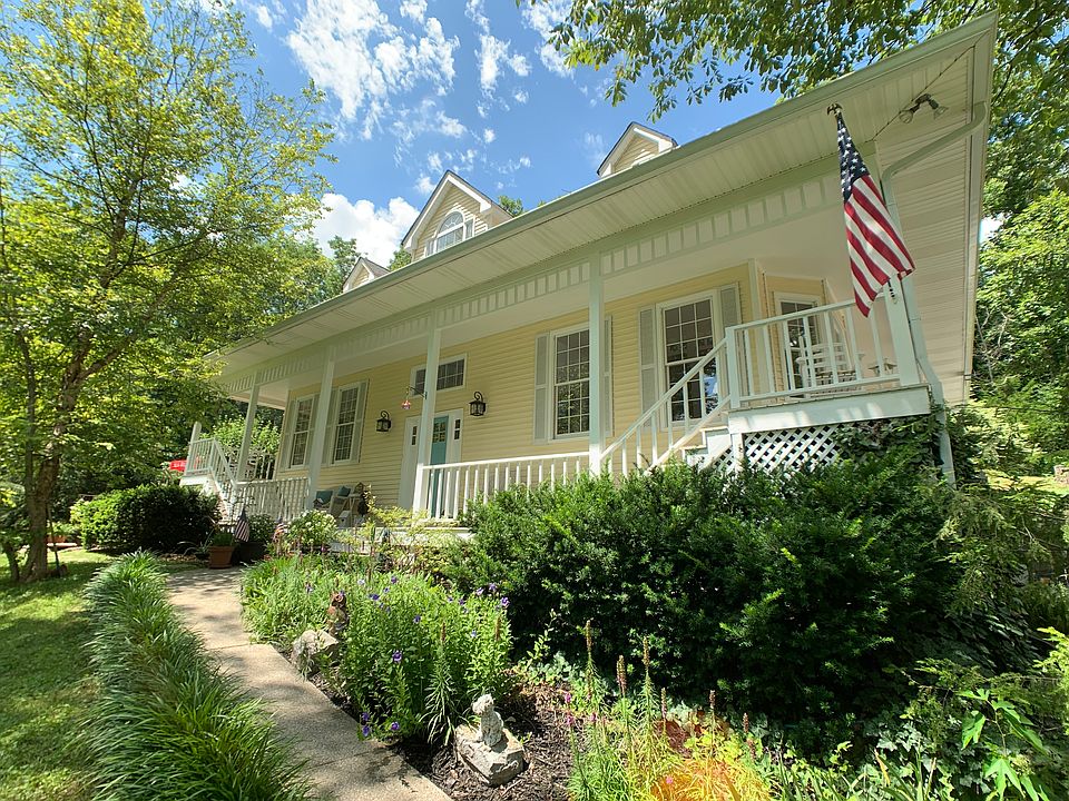 1st image of 307 Pond Dr
