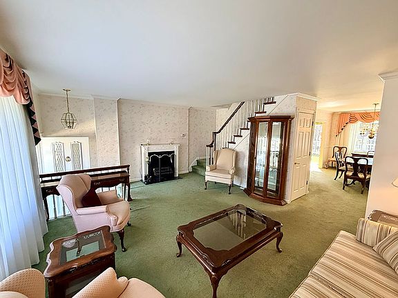 2nd image of 12837 Cabell Rd