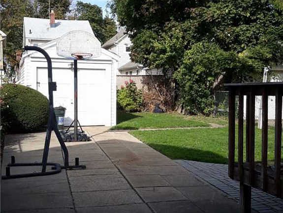 3rd image of 9727 Linden Blvd
