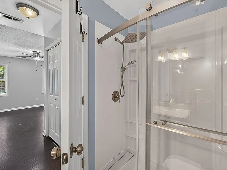242 Zachary Ln — Photo 17