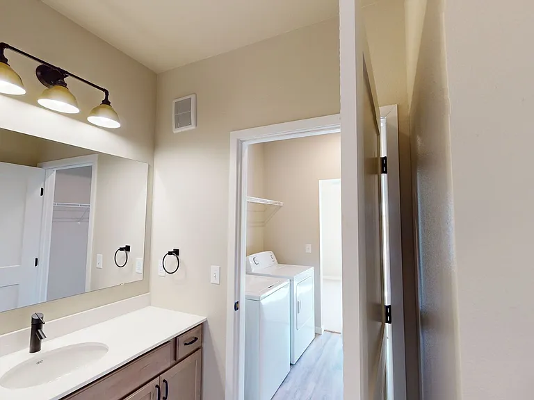10Bedrock Apartments — Photo 34