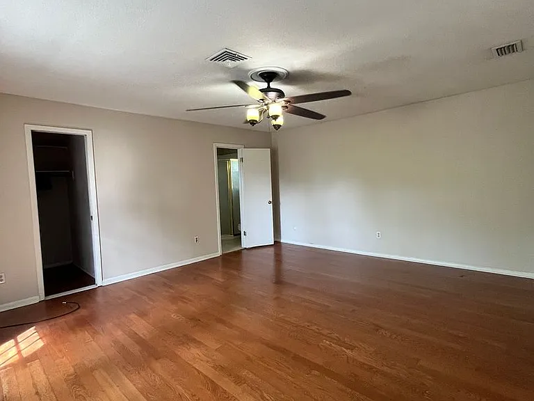 5117 Royalton Dr — Photo 10