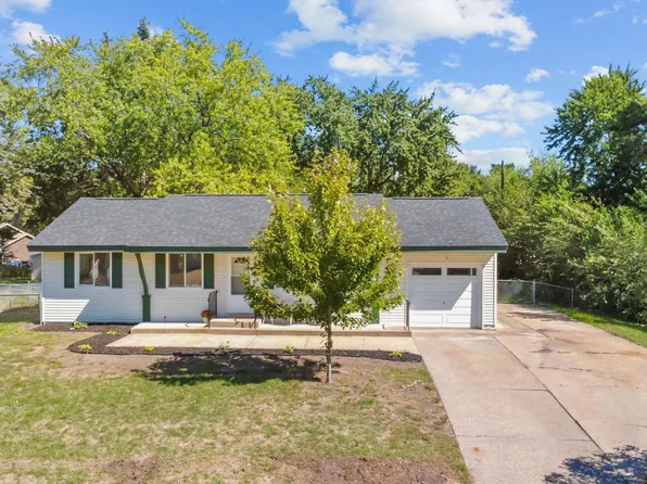 248 Galaxy Dr, Circle Pines, MN 55014