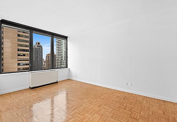 4th image of 150 E 57th St APT 15D