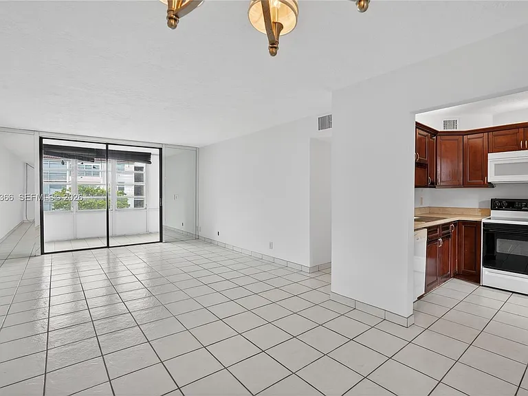2821 Somerset Dr #317 — Photo 2