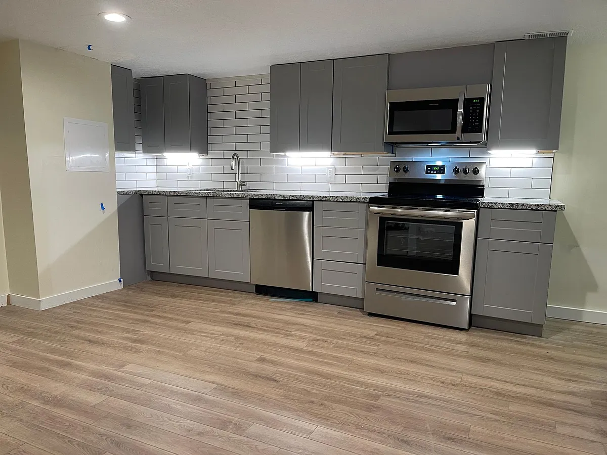 Building Photo - 227 E Diamond St #BASEMENT