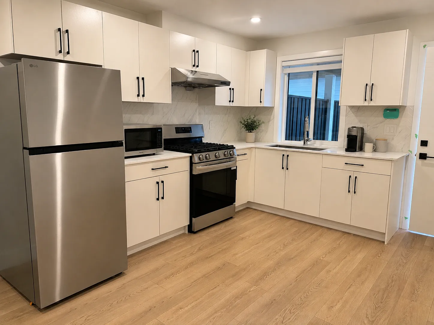 2 bed, 600 sqft, $2,200 — Photo 2