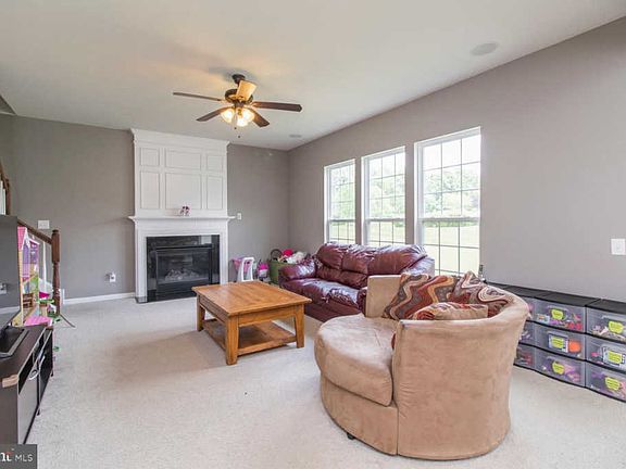 3rd image of 696 Empire Dr