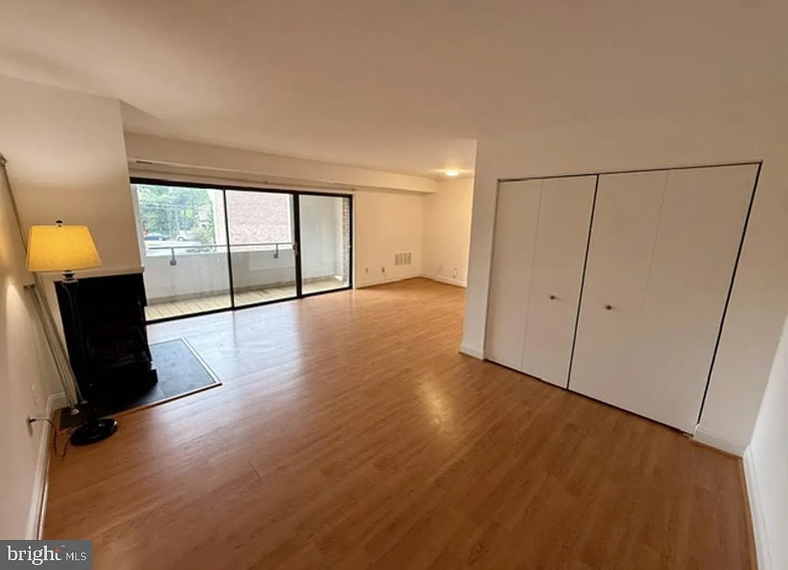 2 bed, 2.0 bath, 902 sqft, $2,500 — Photo 3