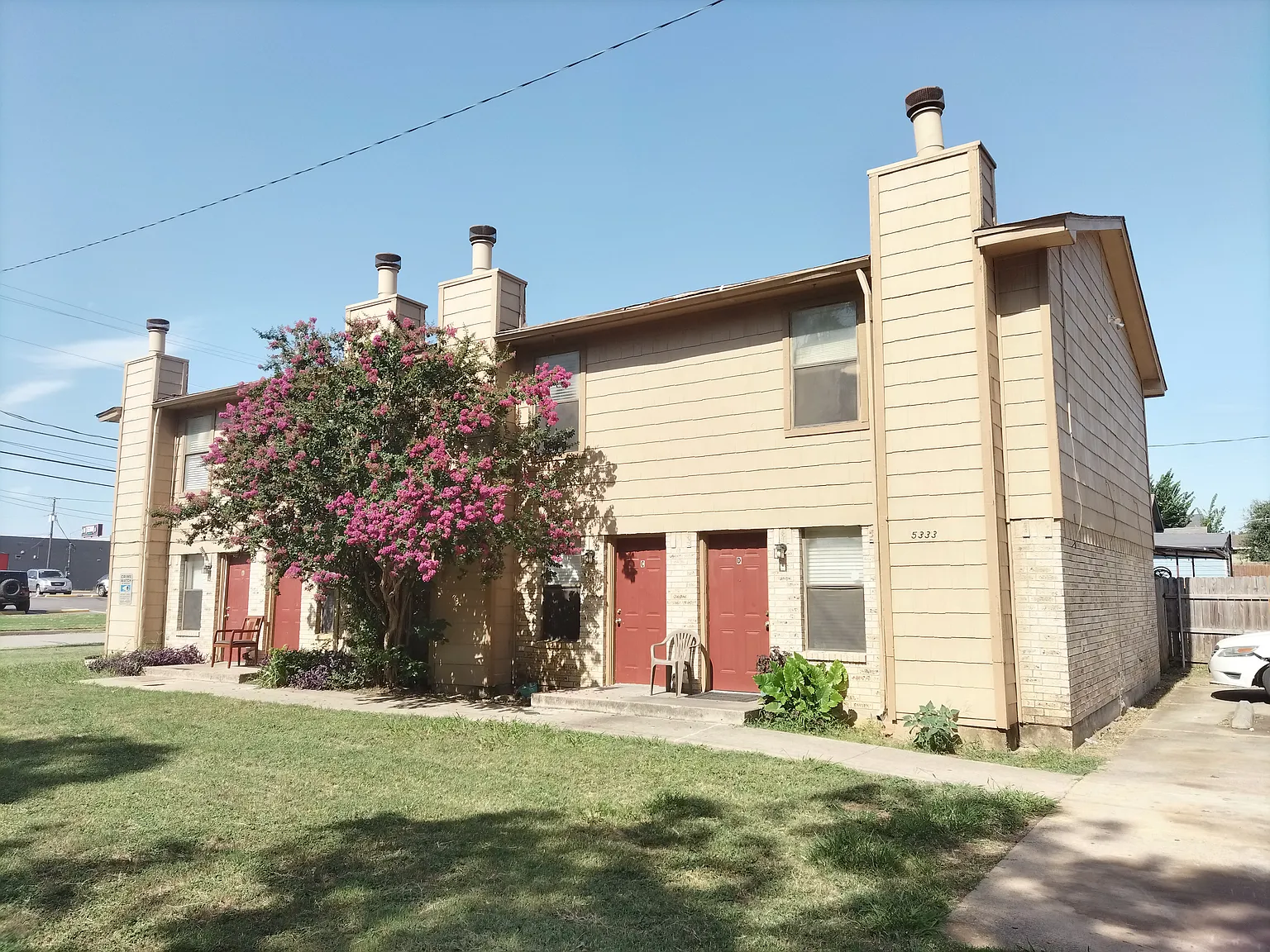 2 bed, 1.5 bath, 820 sqft, $995 — Photo 1