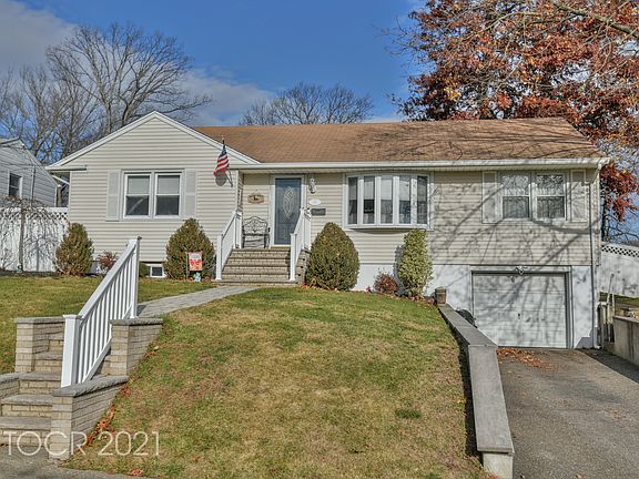 4th image of 131 Manhattan Ave