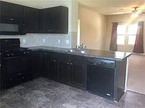 3 bed, 2.5 bath, 1321 sqft, $1,700 — Photo 4