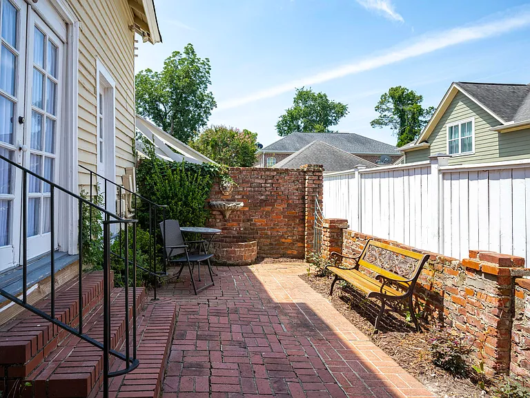 241 Laurens St SW #C — Photo 25