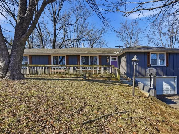 612 River St, Tonganoxie, KS 66086