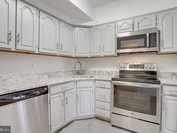 5th image of 800 S Saint Asaph St APT 401