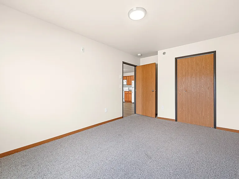 Step into versatile living at Paramount at the Bluffs Apartments. This spacious room offers ample potential for customization and comfort. Premier amenities and a prime location await. Schedule your tour today to explore your future home!