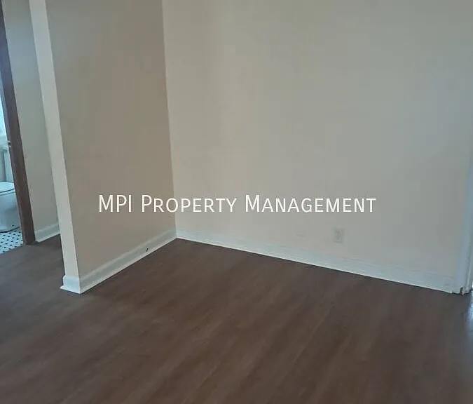 232 N 75th St #8 — Photo 16