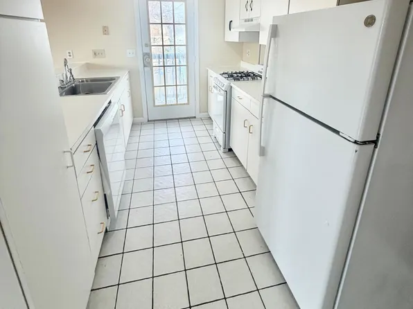 154 Warner St Floor 1, Hamden, CT 06514