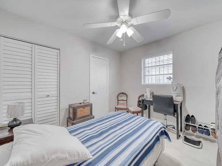 6766 SW 13th Ter — Photo 13