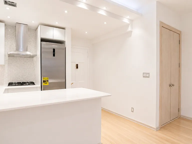 145 W 58th St #11M — Photo 6