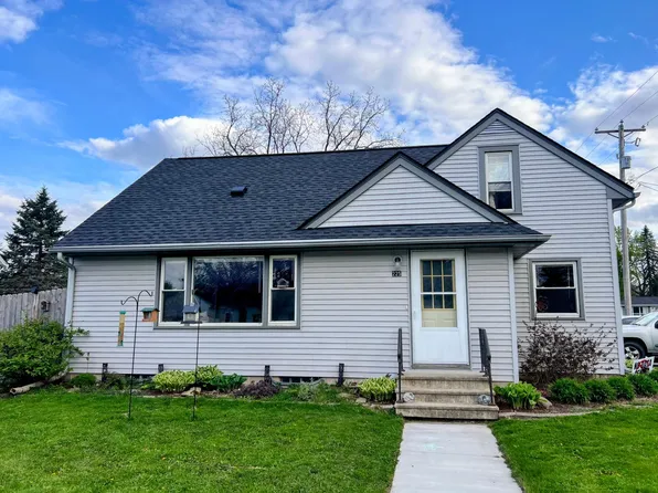 225 4th St SW, Pine Island, MN 55963
