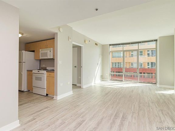 5th image of 425 W Beech St Unit 801
