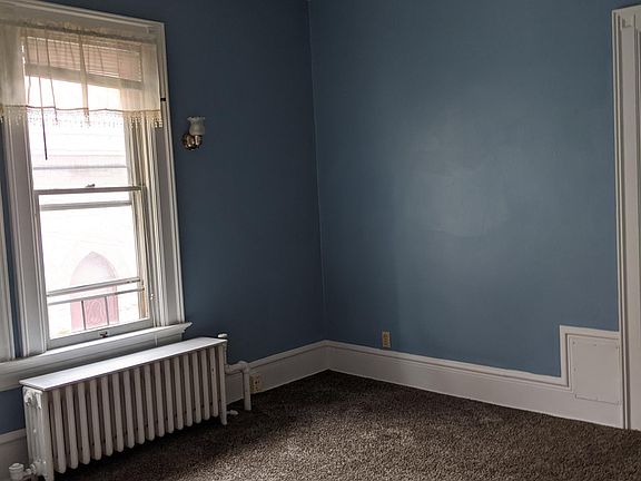 4th image of 165 W Broadway St #1/2