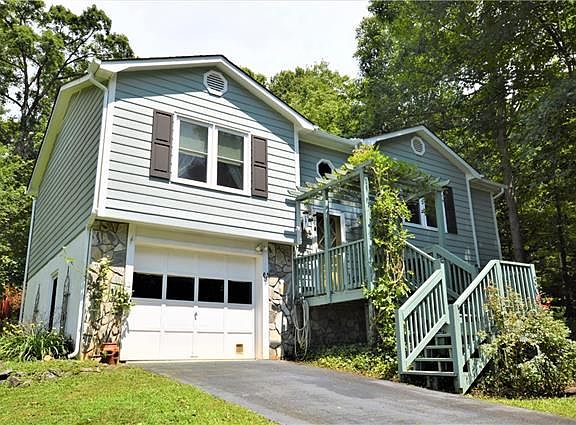 5th image of 3068 Village Dr