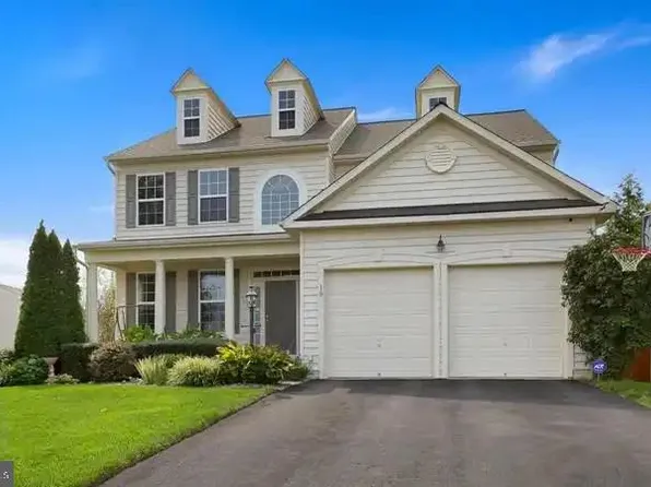 10 Manorwood Dr, Fredericksburg, VA 22406
