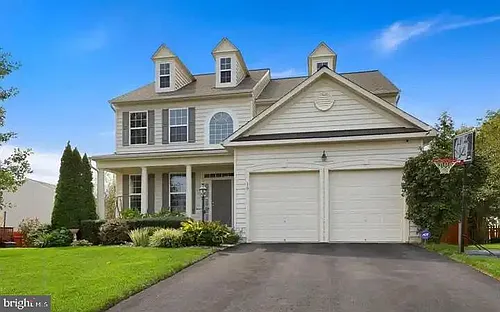 10 Manorwood Dr Photo 1