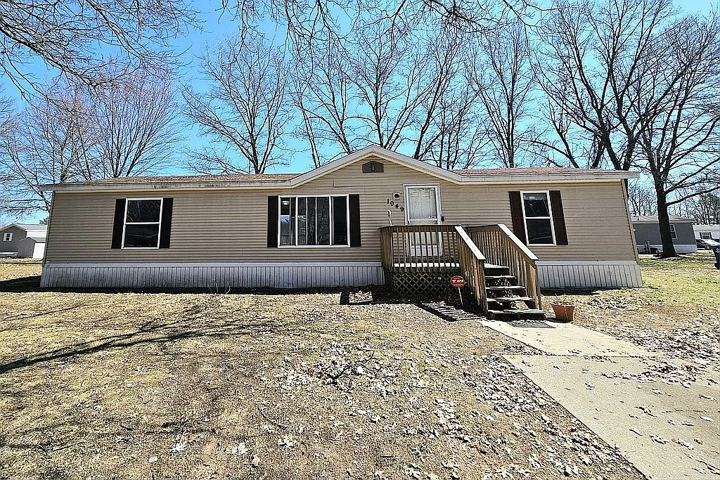 1049 Barberry Rd photo 1