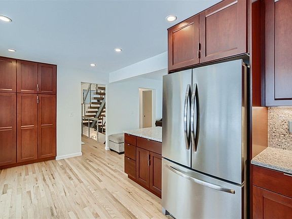 Kitchen (with pantry)