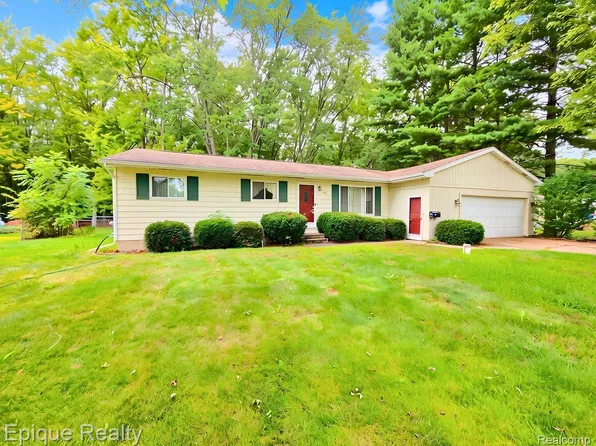 11179 Langdon Dr, Clio, MI 48420