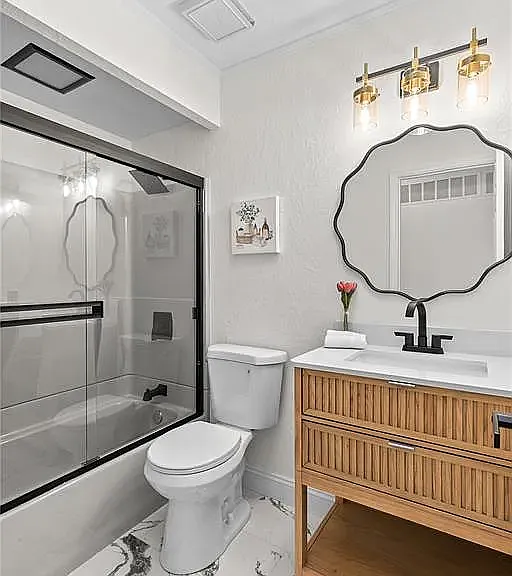 Upstairs Hallway Bathroom