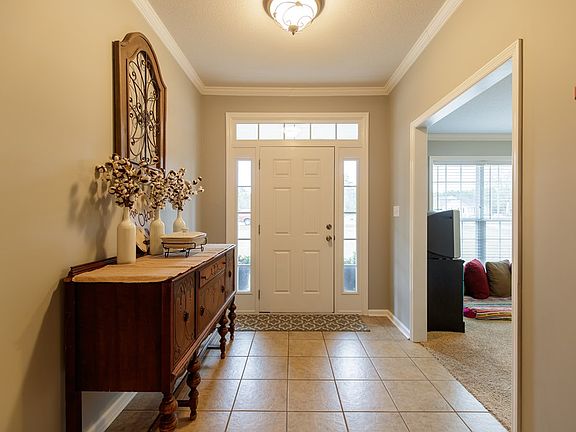5th image of 251 Farmingdon Dr