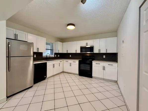 9633 Riverside Dr APT E2, Coral Springs, FL 33071