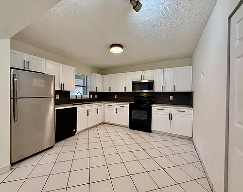9633 Riverside Dr #E2 Photo 1