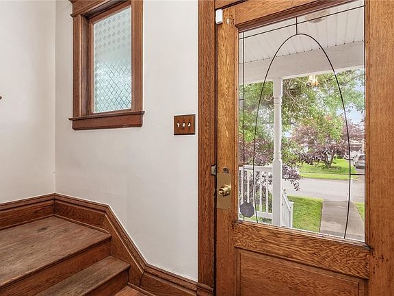 3rd image of 637 Locust Ave